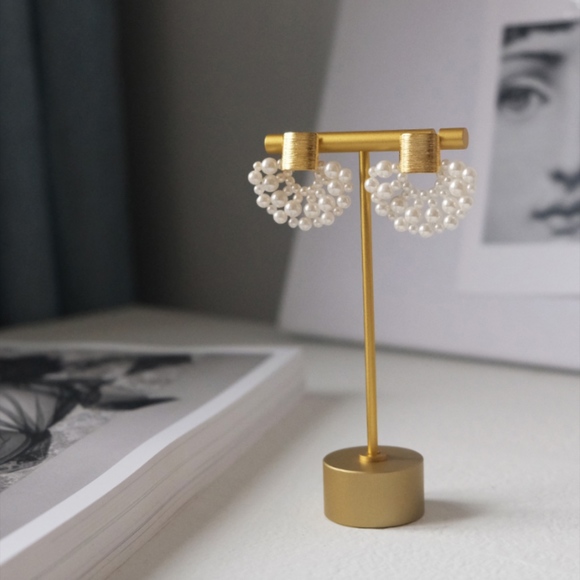 Imitation Pearl Elegant Sanded Gold Earrings - Picture 4 of 8